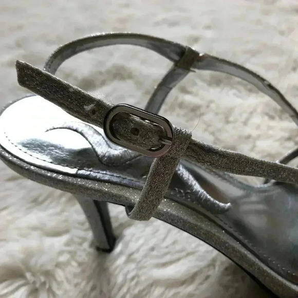 Nina Sparkly Silver 2” Heels Size 5.5 - Picture 9 of 14